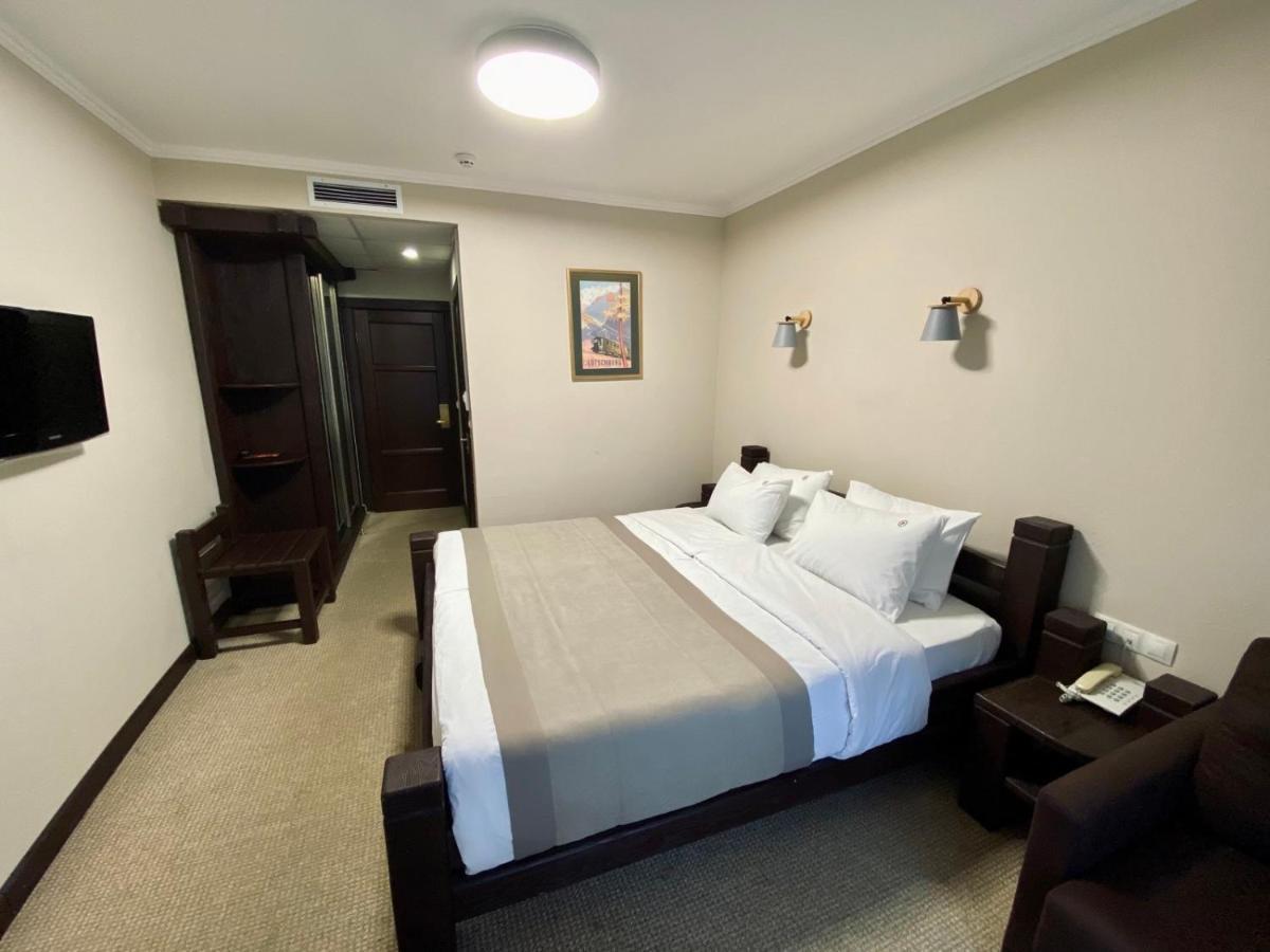 Hotel Rubel 亚列姆切 外观 照片