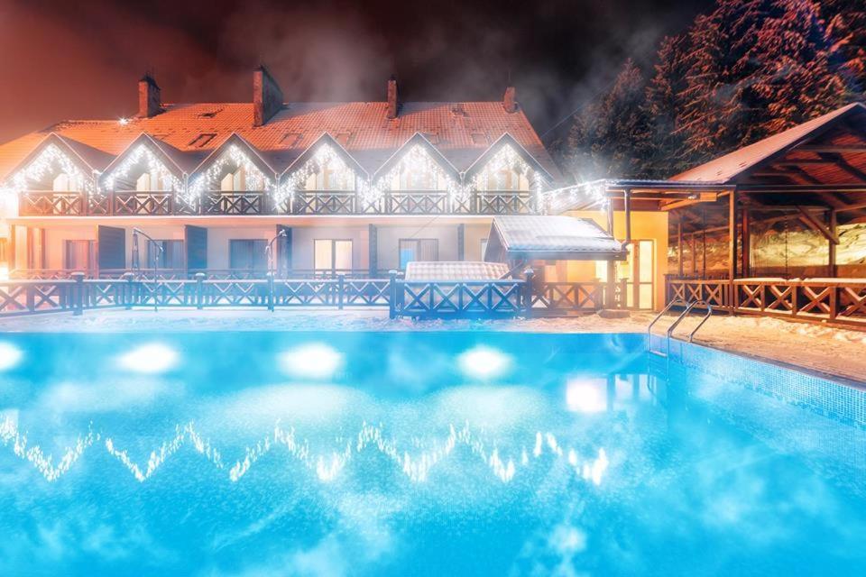 Hotel Rubel 亚列姆切 外观 照片